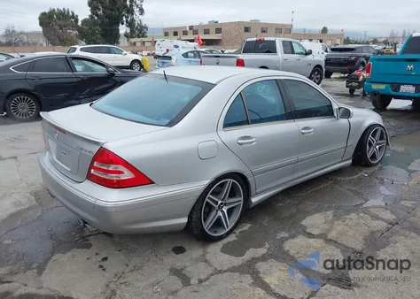 2005 Mercedes-Benz C 55 Amg z USA, uszkodzony, nr VIN WDBRF76J95F591317